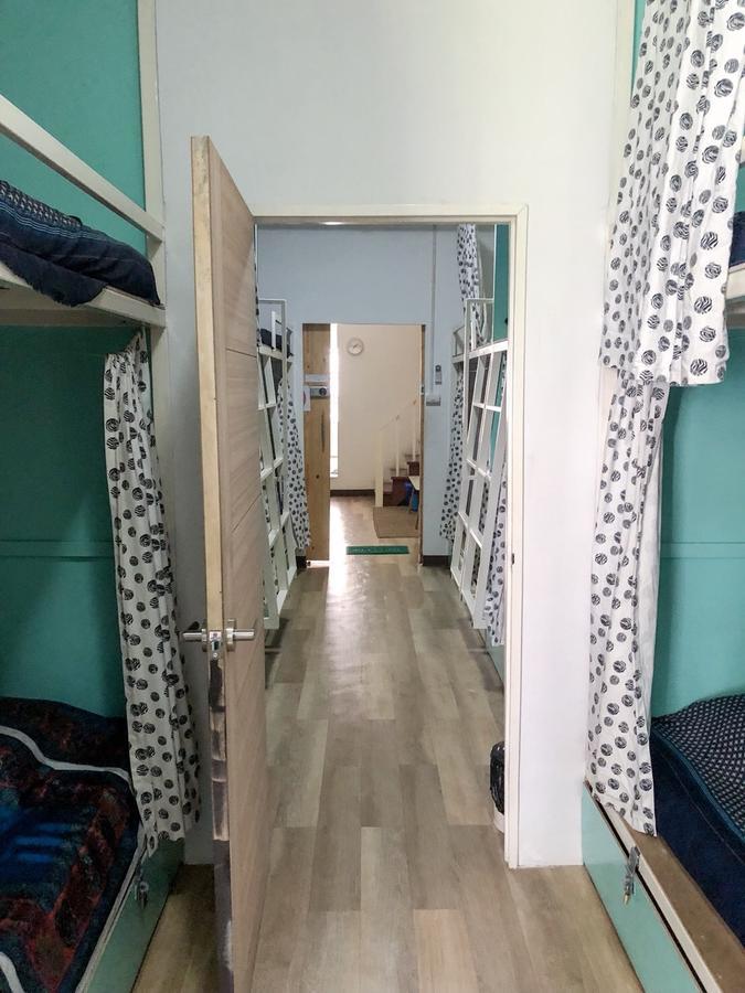 Green Home Hostel And Massage Бангкок Экстерьер фото