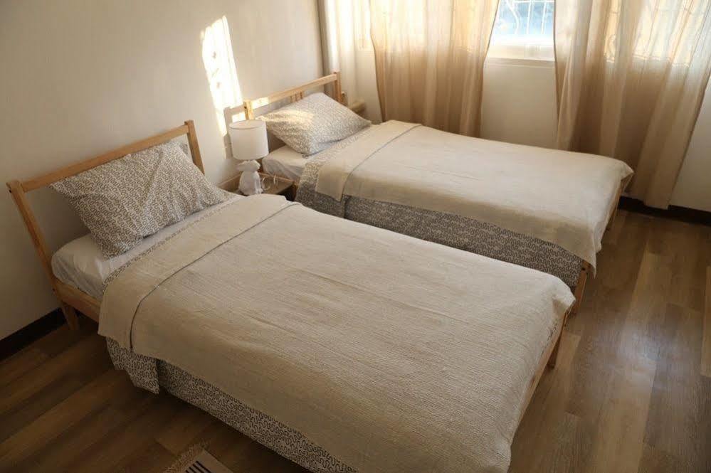 Green Home Hostel And Massage Бангкок Экстерьер фото