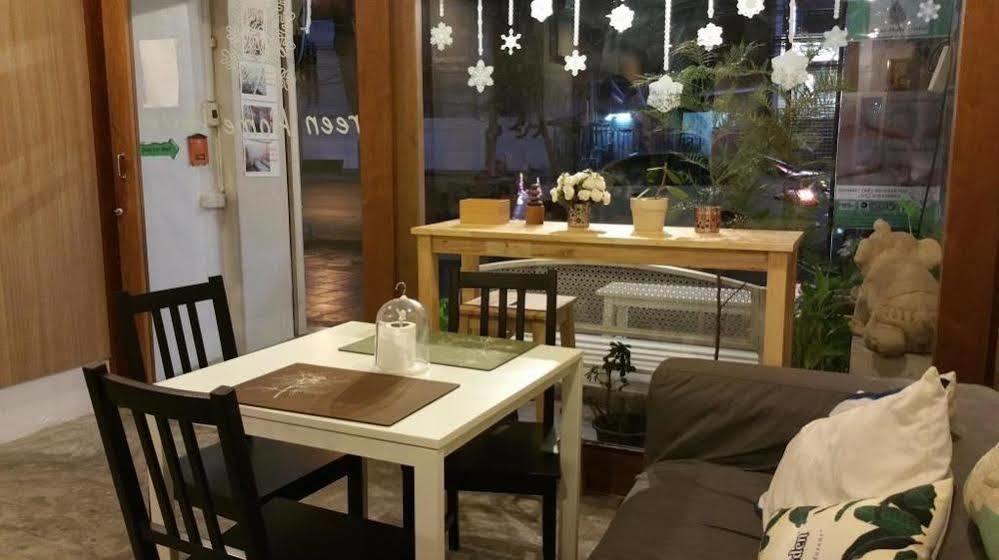 Green Home Hostel And Massage Бангкок Экстерьер фото